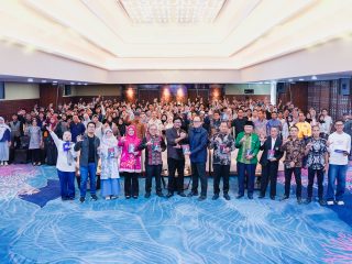 World Book Day 2026, BI Sultra Bedah Buku Prinsipil Ekonomi Karya Ferry Irwandi