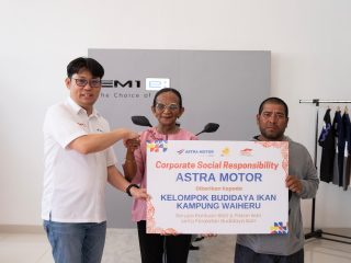 Dukung SDGs, Asmo Sulsel Salurkan 2.000 Bibit Ikan dan Alat Produksi di Kampung Waiheru