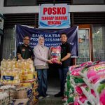 Bank Sultra Salurkan CSR 300 Paket Sembako untuk Warga Terdampak Banjir di Kota Kendari