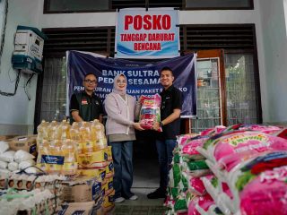 Bank Sultra Salurkan CSR 300 Paket Sembako untuk Warga Terdampak Banjir di Kota Kendari