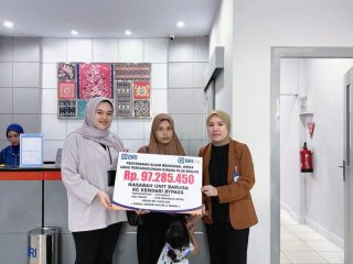 BRI BO Kendari Bypass Serahkan Klaim Asuransi BRILife Kirana Plus kepada Ahli Waris Nasabah