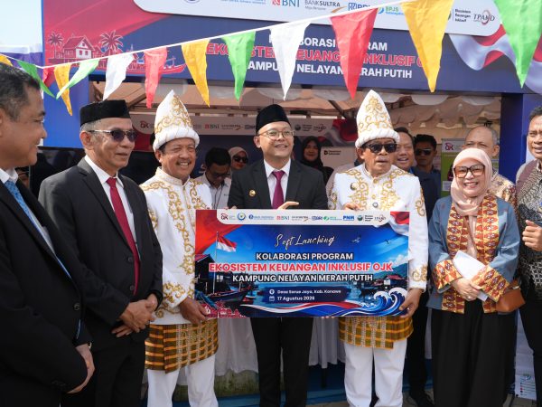 Menteri KKP dan OJK Sultra Luncurkan Program EKI-KNMP di Desa Sorue Jaya