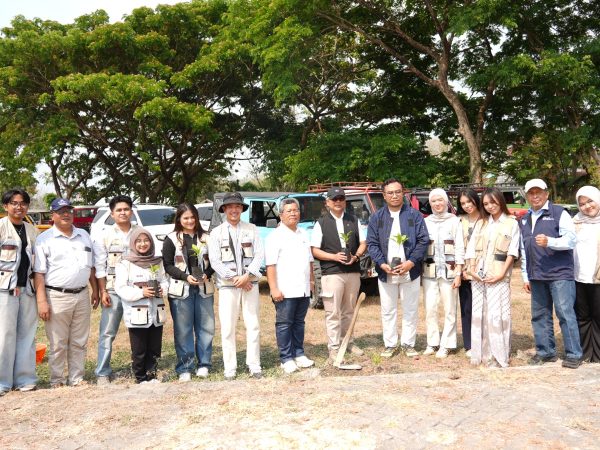 KKN UNS Hadirkan Program Penghijauan dan Ketahanan Pangan di Desa Sambirejo