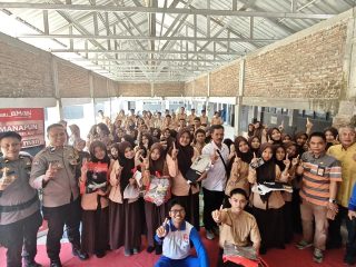 Asmo Sulsel dan Polsek Somba Opu Edukasi Siswa SMKN 14 Gowa Pentingnya Penerapan Safety Riding
